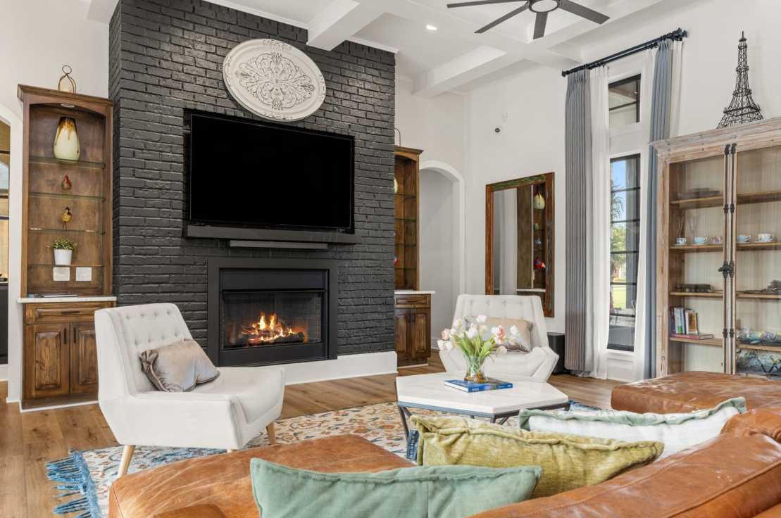 20035 New Kings Trail Kingwood TX 77346 Front of Living Room 2 Listed by Pati Juarez Red Hawk Property Team JLA Realty